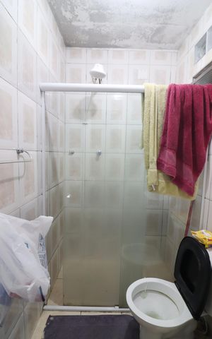 Casa à venda com 214m², 4 quartos e 2 vagasBanheiro 1