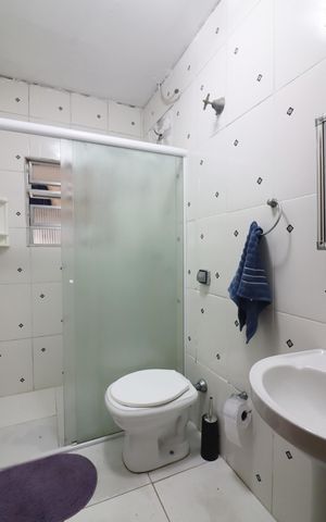 Casa à venda com 214m², 4 quartos e 2 vagasBanheiro 4