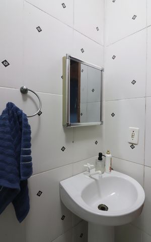 Casa à venda com 214m², 4 quartos e 2 vagasBanheiro 4