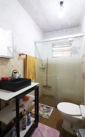 Casa à venda com 214m², 4 quartos e 2 vagasBanheiro 2