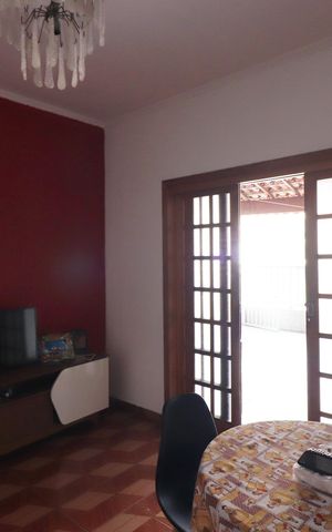 Casa à venda com 214m², 4 quartos e 2 vagasSala 