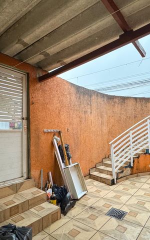 Casa à venda com 100m², 3 quartos e 2 vagas Casa à venda com 100m², 3 quartos e 2 vagasÁrea de Serviço