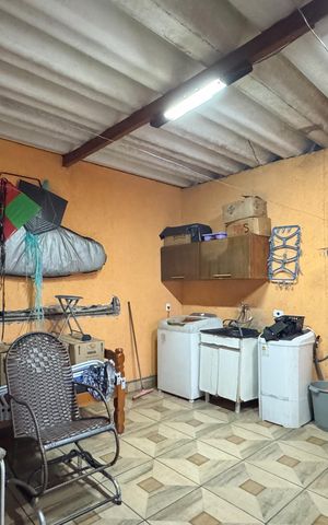 Casa à venda com 100m², 3 quartos e 2 vagas Casa à venda com 100m², 3 quartos e 2 vagasÁrea de Serviço