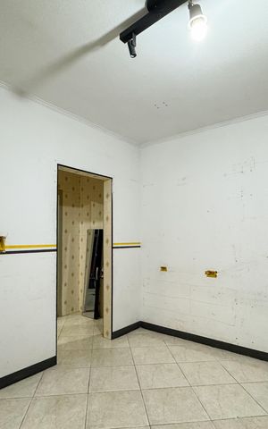 Casa à venda com 100m², 3 quartos e 2 vagas Casa à venda com 100m², 3 quartos e 2 vagasSuíte