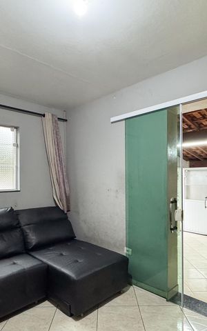 Casa à venda com 100m², 3 quartos e 2 vagas Casa à venda com 100m², 3 quartos e 2 vagasSala