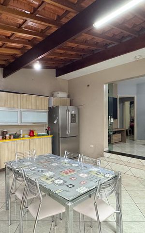 Casa à venda com 100m², 3 quartos e 2 vagas Casa à venda com 100m², 3 quartos e 2 vagasCozinha