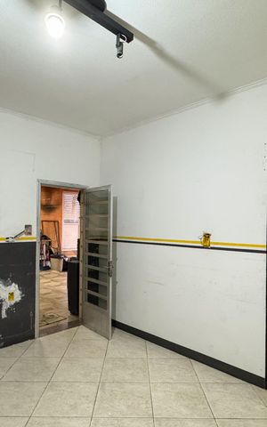 Casa à venda com 100m², 3 quartos e 2 vagas Casa à venda com 100m², 3 quartos e 2 vagasSuíte