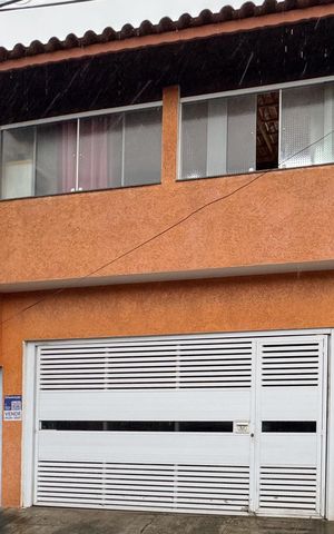 Casa à venda com 100m², 3 quartos e 2 vagas Casa à venda com 100m², 3 quartos e 2 vagasFachada