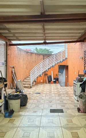 Casa à venda com 100m², 3 quartos e 2 vagas Casa à venda com 100m², 3 quartos e 2 vagasÁrea de Serviço