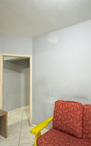 Casa à venda com 100m², 3 quartos e 2 vagas Casa à venda com 100m², 3 quartos e 2 vagasSala