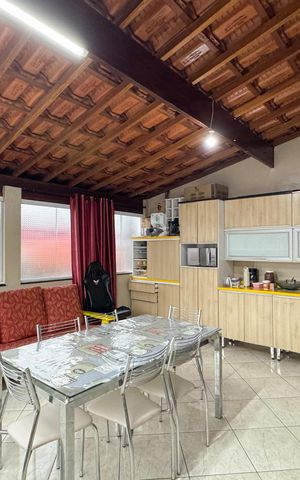 Casa à venda com 100m², 3 quartos e 2 vagas Casa à venda com 100m², 3 quartos e 2 vagasCozinha