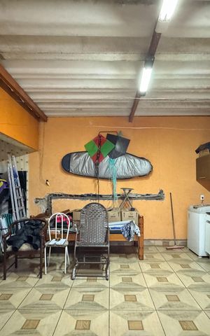 Casa à venda com 100m², 3 quartos e 2 vagas Casa à venda com 100m², 3 quartos e 2 vagasÁrea de Serviço