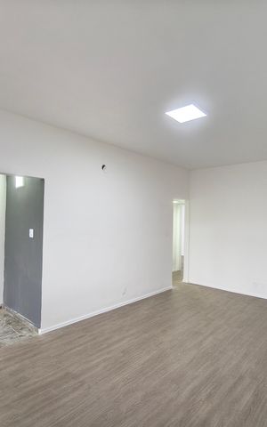 Casa à venda com 119m², 2 quartos e 4 vagas Casa à venda com 119m², 2 quartos e 4 vagasSala