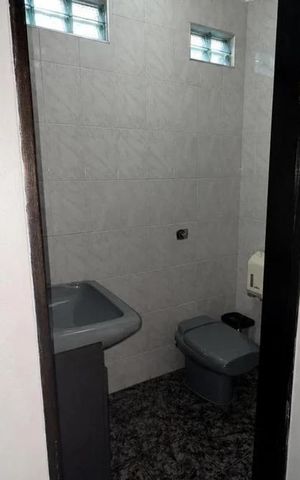 Casa para alugar com 130m², 2 quartos e 2 vagas Casa para alugar com 130m², 2 quartos e 2 vagasBanheiro