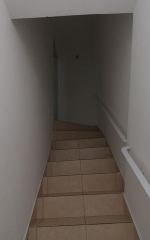 Apartamento à venda com 99m², 2 quartos e 1 vagaEscada