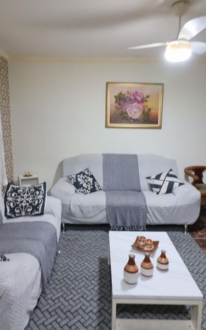 Casa à venda com 203m², 3 quartos e 2 vagasSala