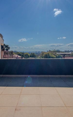 Casa à venda com 210m², 3 quartos e 4 vagas Casa à venda com 210m², 3 quartos e 4 vagasTerraço