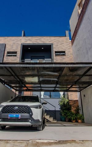 Casa à venda com 210m², 3 quartos e 4 vagas Casa à venda com 210m², 3 quartos e 4 vagasFachada
