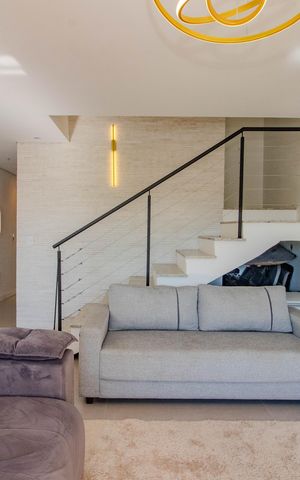 Casa à venda com 210m², 3 quartos e 4 vagas Casa à venda com 210m², 3 quartos e 4 vagasSala
