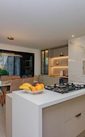 Casa à venda com 210m², 3 quartos e 4 vagas Casa à venda com 210m², 3 quartos e 4 vagasCozinha