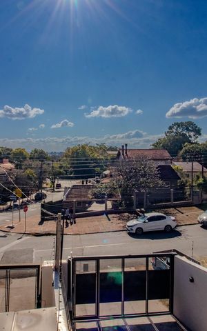 Casa à venda com 210m², 3 quartos e 4 vagas Casa à venda com 210m², 3 quartos e 4 vagasVista