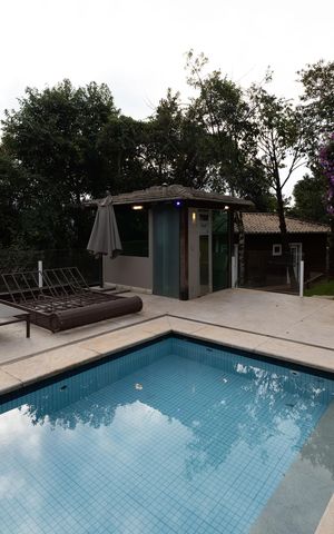 Casa de condomínio à venda com 2117m², 4 quartos e 8 vagas Casa de condomínio à venda com 2117m², 4 quartos e 8 vagasPiscina
