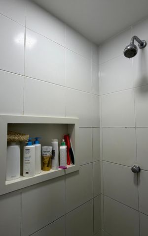 Apartamento para alugar com 90m², 3 quartos e 1 vaga Apartamento para alugar com 90m², 3 quartos e 1 vagaBanheiro da suíte
