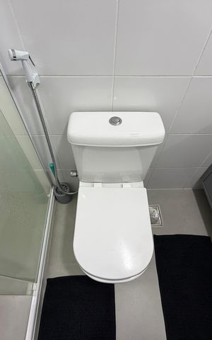 Apartamento para alugar com 90m², 3 quartos e 1 vaga Apartamento para alugar com 90m², 3 quartos e 1 vagaBanheiro da suíte