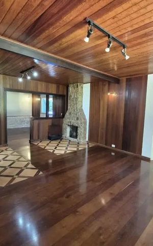 Casa à venda com 415m², 3 quartos e 3 vagas Casa à venda com 415m², 3 quartos e 3 vagasSala