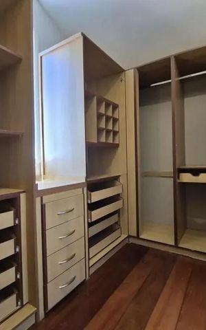 Casa à venda com 415m², 3 quartos e 3 vagas Casa à venda com 415m², 3 quartos e 3 vagasCloset da Suíte