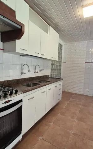 Casa à venda com 415m², 3 quartos e 3 vagas Casa à venda com 415m², 3 quartos e 3 vagasCozinha
