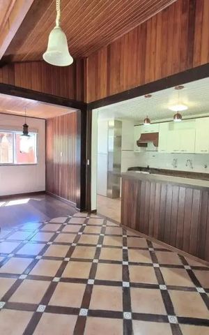 Casa à venda com 415m², 3 quartos e 3 vagas Casa à venda com 415m², 3 quartos e 3 vagasSala
