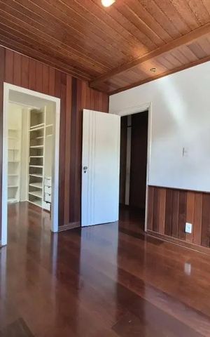 Casa à venda com 415m², 3 quartos e 3 vagas Casa à venda com 415m², 3 quartos e 3 vagasSuíte
