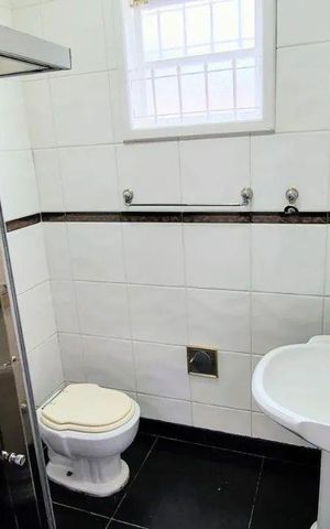 Casa à venda com 415m², 3 quartos e 3 vagas Casa à venda com 415m², 3 quartos e 3 vagasBanheiro
