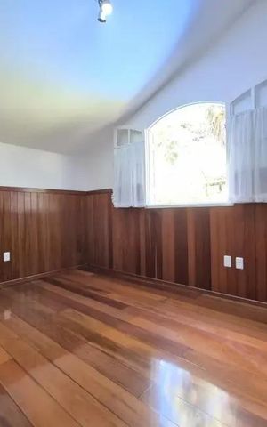 Casa à venda com 415m², 3 quartos e 3 vagas Casa à venda com 415m², 3 quartos e 3 vagasQuarto 2