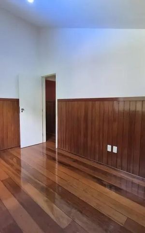 Casa à venda com 415m², 3 quartos e 3 vagas Casa à venda com 415m², 3 quartos e 3 vagasQuarto 2