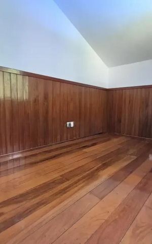 Casa à venda com 415m², 3 quartos e 3 vagas Casa à venda com 415m², 3 quartos e 3 vagasQuarto 2