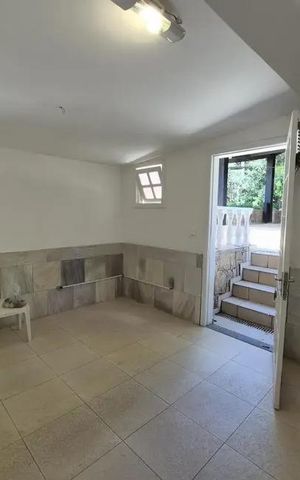 Casa à venda com 415m², 3 quartos e 3 vagas Casa à venda com 415m², 3 quartos e 3 vagasÁrea externa