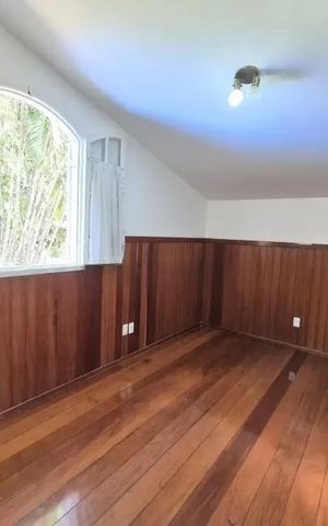 Casa à venda com 415m², 3 quartos e 3 vagas Casa à venda com 415m², 3 quartos e 3 vagasSuíte