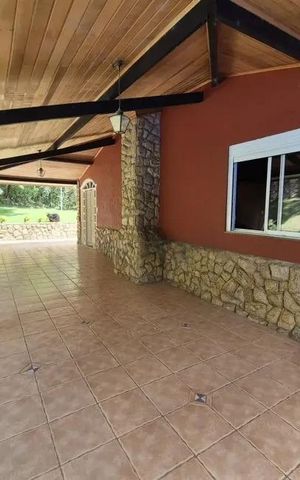 Casa à venda com 415m², 3 quartos e 3 vagas Casa à venda com 415m², 3 quartos e 3 vagasÁrea comum