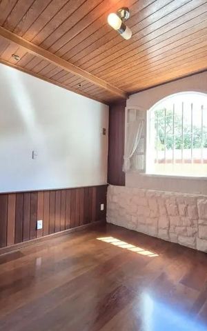 Casa à venda com 415m², 3 quartos e 3 vagas Casa à venda com 415m², 3 quartos e 3 vagasQuarto 1
