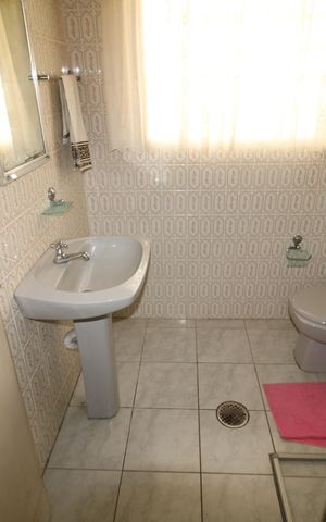 Casa à venda com 158m², 3 quartos e 2 vagasBanheiro 2