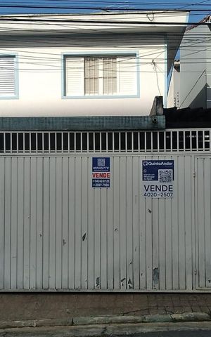 Casa à venda com 158m², 3 quartos e 2 vagas Casa à venda com 158m², 3 quartos e 2 vagasFachada