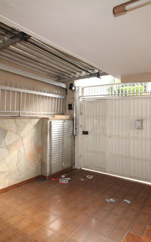 Casa à venda com 158m², 3 quartos e 2 vagasGaragem