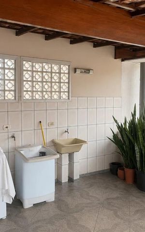 Casa para alugar com 200m², 3 quartos e 2 vagas Casa para alugar com 200m², 3 quartos e 2 vagasÁrea de serviço