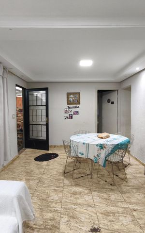 Casa à venda com 245m², 3 quartos e 2 vagas Casa à venda com 245m², 3 quartos e 2 vagasSala