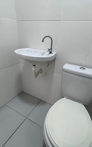 Casa de condomínio para alugar com 65m², 2 quartos e 1 vaga Casa de condomínio para alugar com 65m², 2 quartos e 1 vagaBanheiro
