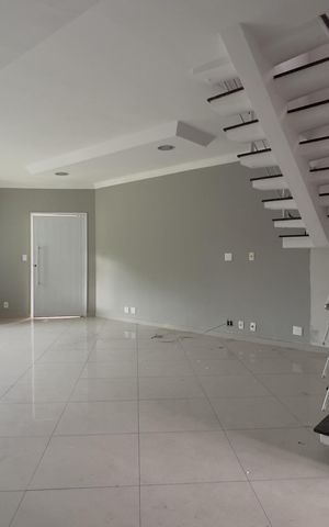 Casa à venda com 220m², 3 quartos e 1 vaga Casa à venda com 220m², 3 quartos e 1 vagaSala