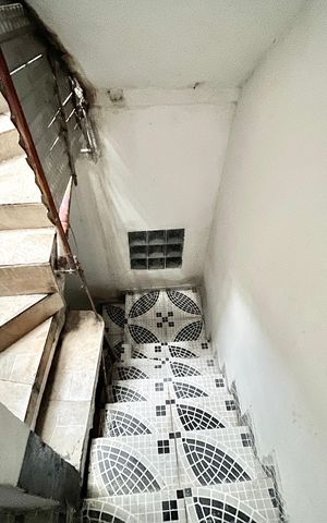 Casa para alugar com 40m², 1 quarto e sem vaga Casa para alugar com 40m², 1 quarto e sem vagaEscada