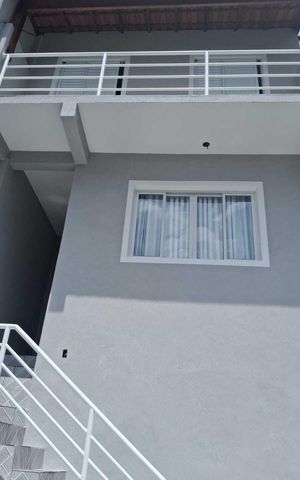 Casa à venda com 121m², 3 quartos e 2 vagasEscada